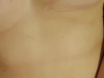 młoda siksa dostała pierwszy raz aż tak mocny orgazm