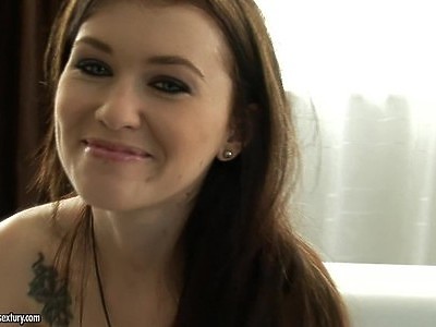 koleś ostro rżnie młodą laskę