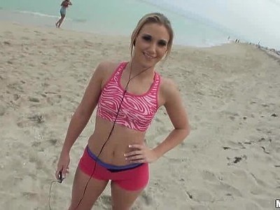 młoda bierze bolca w dupkę