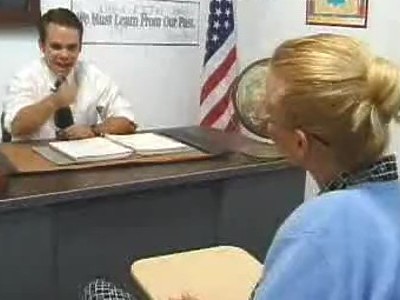 do biblioteki szkolnej chodzi cycata nastolatka