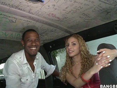 młoda cycatka na plaży