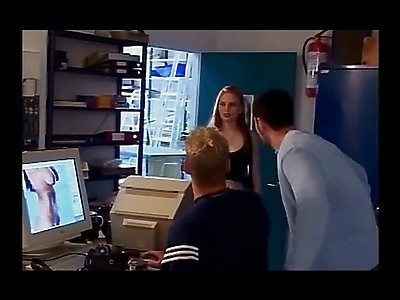 napalona amatorka połyka dildo