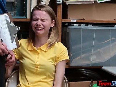 młoda nastolatka ciągnie zawodowo pałę