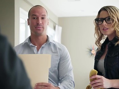 para nastolatków rżnie się na plaży