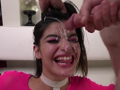 nastolatka dosiadła wibrator na podłodze