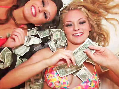 młoda siksa zalana nasieniem