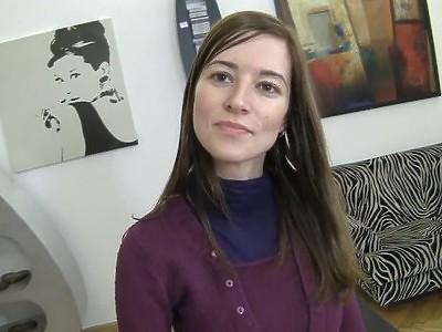 ruda nastolatka nieźle porusza się na fiucie