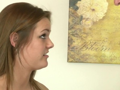 cycata nastolatka w aucie