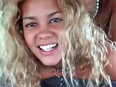 nastolatka jest grzmocona na kanapie przez napalonego typa