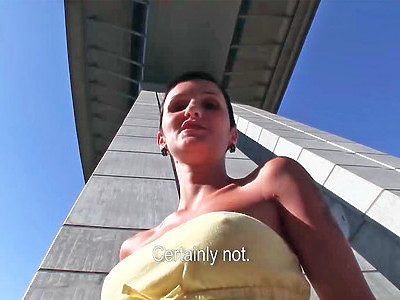 nastolatkowie bzykają się na tapczanie