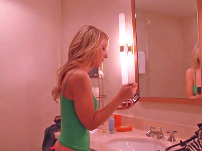 nastolatka opala się nago w solarium