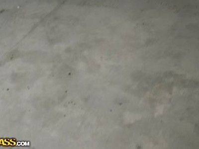 przyszła panna młoda spełnia swoje fantazje podczas wieczoru panieńskiego