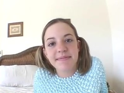 młoda zdzira z kutasem w odbytnicy