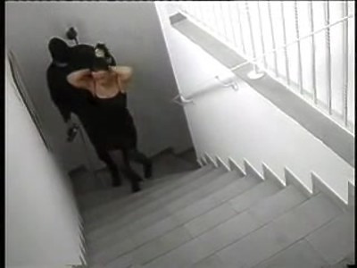 wypięta amatorka fajnie potrząsa dupcią