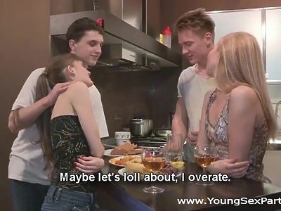 trzy nastolatki liżą się po cipach