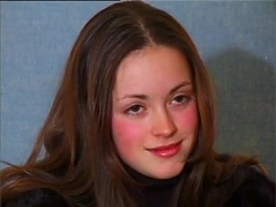 fajne uczennice ocierają się cipkami na kanapie