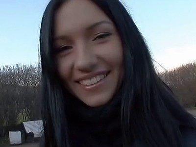 super słodka nastolatka ujeżdża swojego faceta