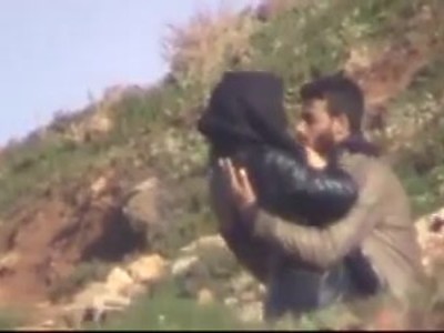 bardzo fajna nastolatka z collegeu w flanelowej koszuli