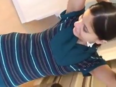 nastolatka rozebrała się a oni już się nią zajęli