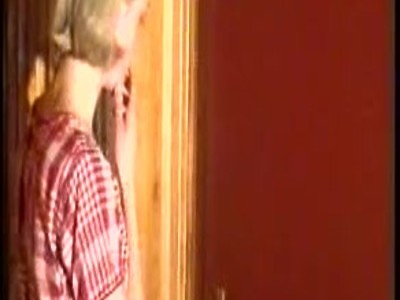 piękna uczennica pokazuje dupkę