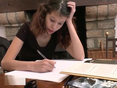 seksik z małą uczennicą w klasie