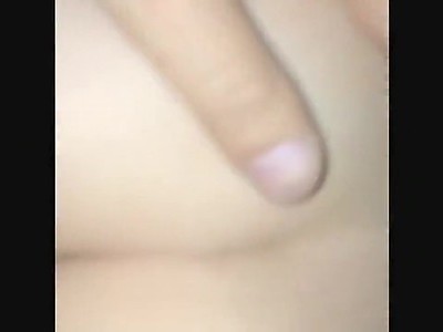 nastolatka opiera się o stół na tarasie a on ją rucha od tyłu