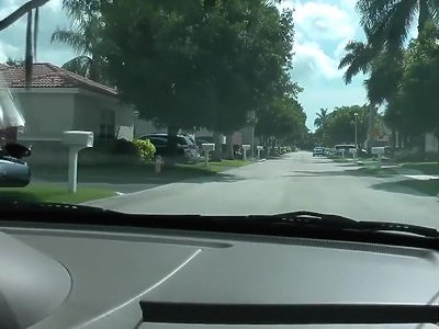 super nastolatka szaleje samotnie