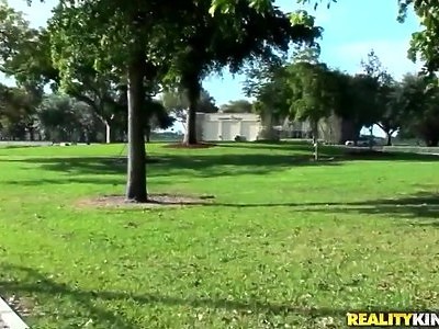 czerwona cipka młodej nastolatki zaspokojona