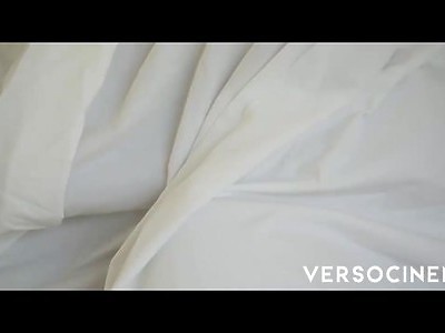 młoda suczka dogadza facetowi