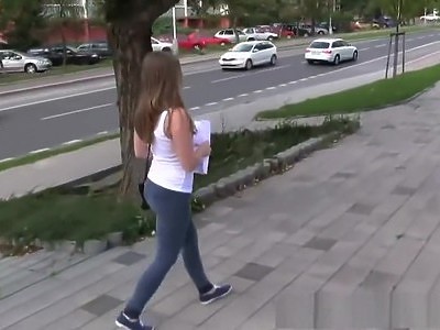 słodka uczennica w warkoczach