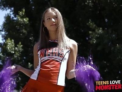 nastolatka w toalecie ma ochotę na seksik