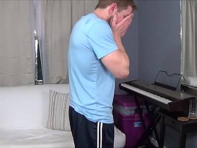 nastolatka unosi nogi i jest świetnie pukana