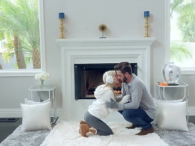 dwie nastolatki ciągną kutaska