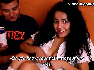 gorąca dziewica dogadza sobie po lekcjach