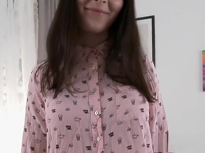 nastolatka płaci swoje długi w naturze