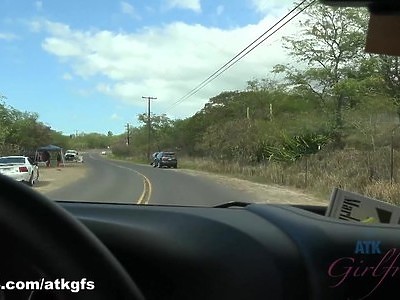 kusząca nastolatka ciągnie murzyńskie pały