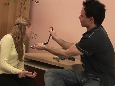 słodka dziewica w sypialni chłopaka