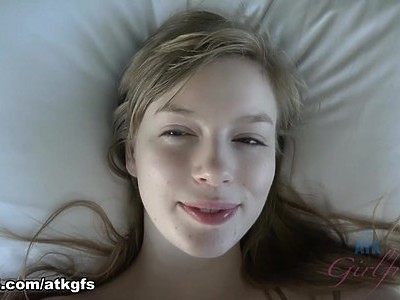 pulchna amatorka lubi ssać członka