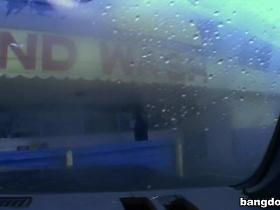 ładna nastolatka z ogoloną szparką