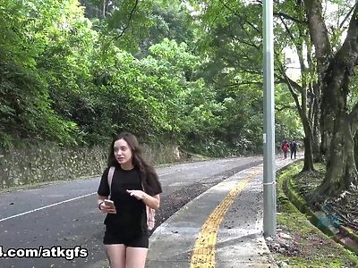 sex nanastolatka wkłada palce w pizdę