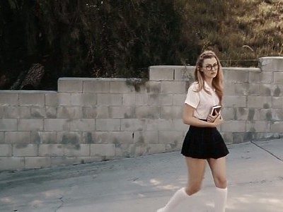 fajniutkie uczennice na biurku