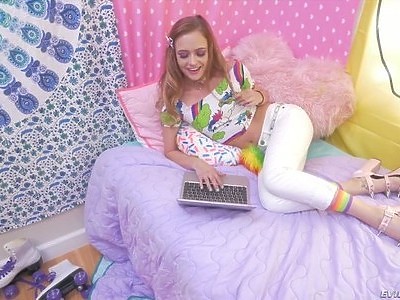 dwie nastolatki trzepią jego penisa