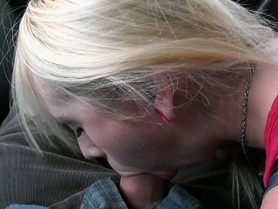 wytatuowana nastolatka liże cipkę wytatuowanej suczki