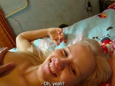 odważna amatorka z wygoloną szparką