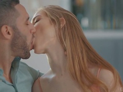 słodka dziewica nad jeziorem