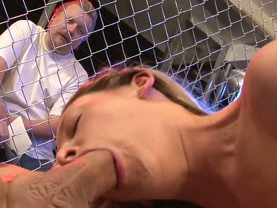 laska ujeżdża porno tatuśka