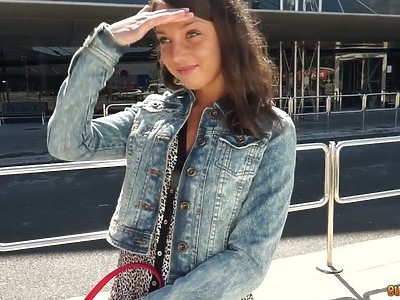 nastolatka daje wspaniały masaż nuru