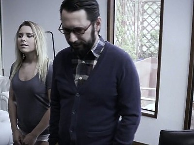 brunetka poszła z tatuśkowym kutasem w ślinę