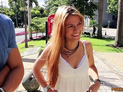 młoda uwielbia analne ruchanie