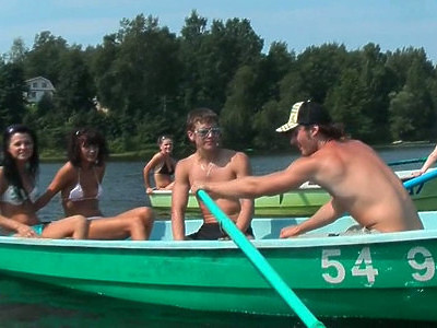 nastolatka z dobrymi silikonami jest nieźle pukana